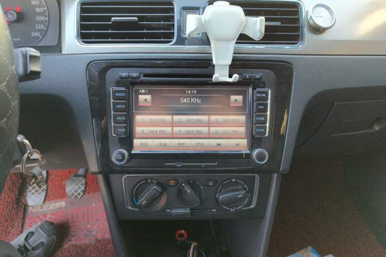 Used Volkswagen Santana 2015 1.6L Manual Comfort Edition Audio And AC Panel