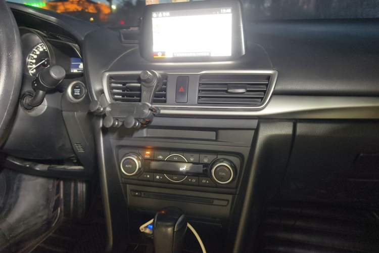 Used Mazda 3 Axela 2017 Sedan 1.5L Automatic Luxury Model Emission Standard China V
