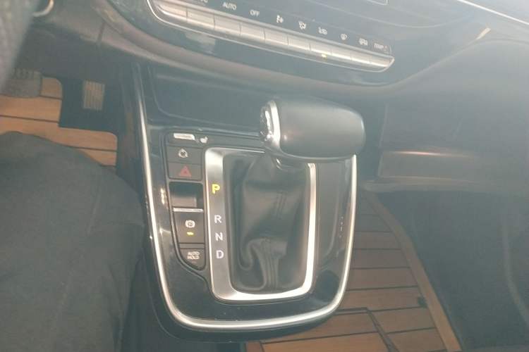 Used GAC Trumpchi M6 2019 270T DCT Prestige Edition (7-seater) China VI Gear Lever