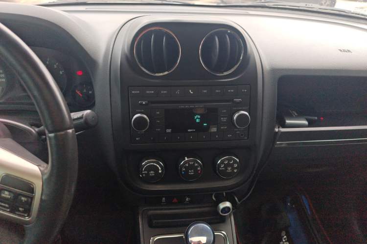 Used Jeep Patriot 2012 2.4 Sport Edition Audio And AC Panel