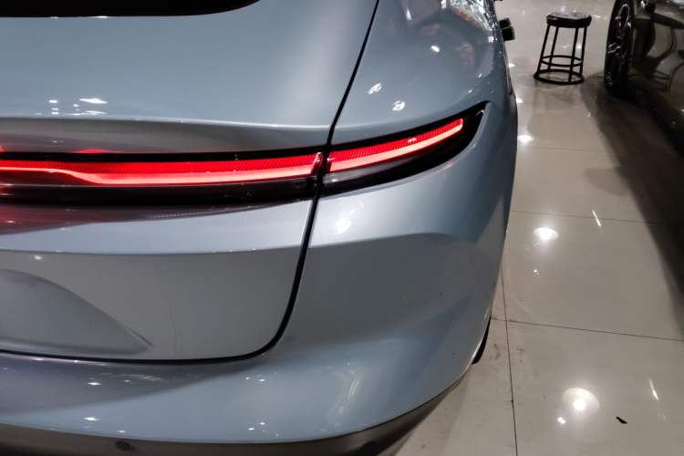 Used Nio ET5 2022 75 kWh Right Rear Taillight