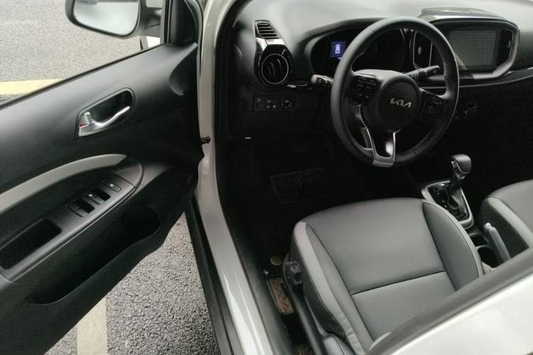 Used Kia kx1 Stonic 2021 1.4L CVT Fun Edition Driver Seat