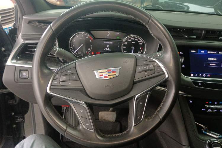 Used Cadillac XT5 2022 2.0T Two-Wheel Drive Luxury Version Steering Wheel