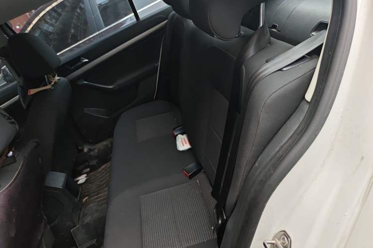 Used Volkswagen Lavida 2015 1.6L Automatic Fashion Edition Left Rear Seat