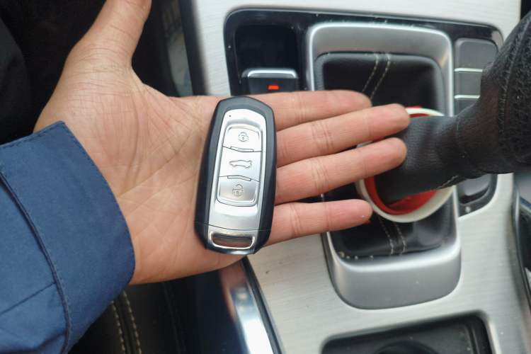 Used Geely Auto Emgrand X7 Sport 2016 2.0L Manual Smart Connect Version