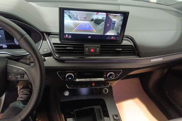 Used Audi Q5L Sportback 2021 40 TFSI Fashion Model Audio And AC Panel