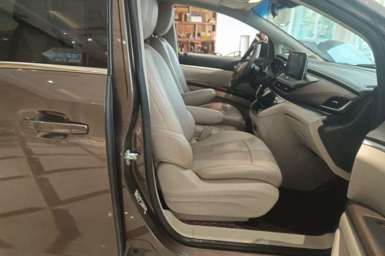 Used Buick GL8 2021 Land Cruiser Executive Class 652T Comfort Model
