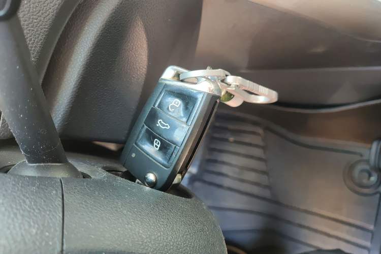 Used Volkswagen T-ROC 2018 230TSI DSG Two-Wheel Drive Advanced Version China V Standard Vehicle Key