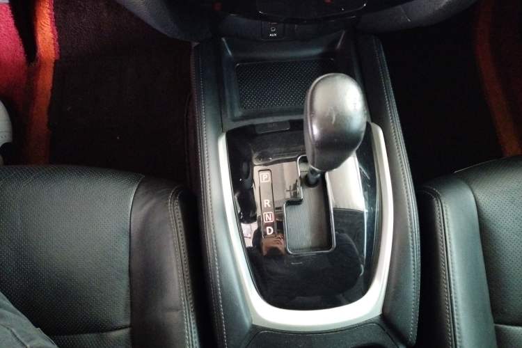 Used Nissan X-Trail 2015 2.0L CVT Comfort MAX Edition 2WD Gear Lever