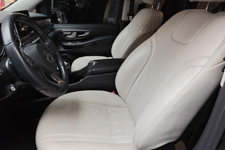 Used Mercedes-Benz V-Class 2018 V 260 Avantgarde Edition China VI
