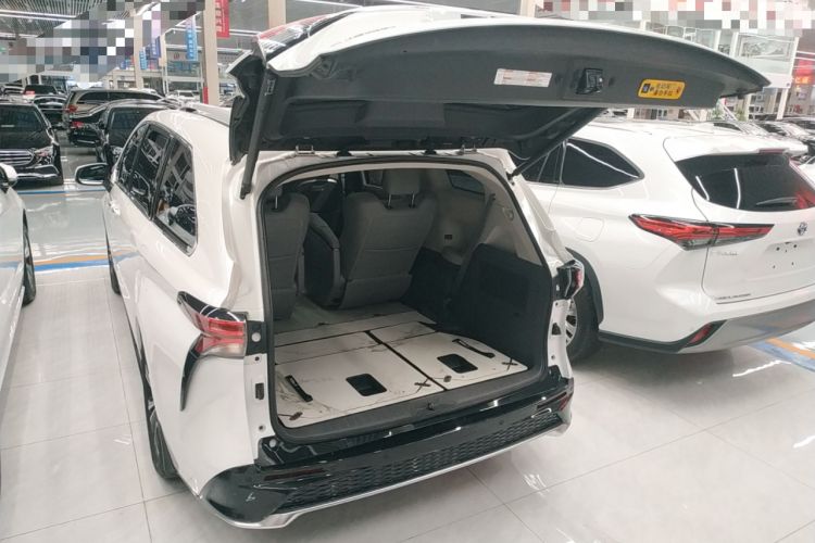 Used Toyota Granvia 2022 2.5L Hybrid Premium Edition Trunk