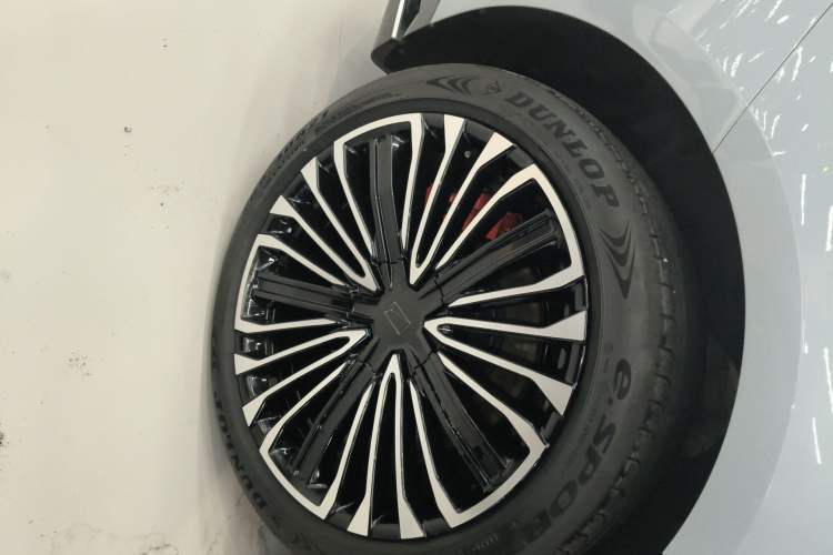 Used Avatr 12 2025 Master All-Electric Four-Wheel Drive Right Rear Wheel Hub