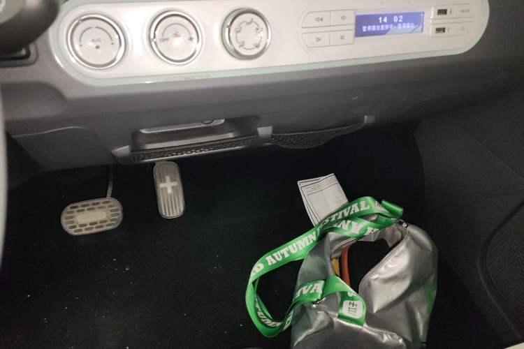 Used Wuling Hongguang MINIEV 2021 Macaron Premium Model – Lithium Iron Phosphate Audio And AC Panel