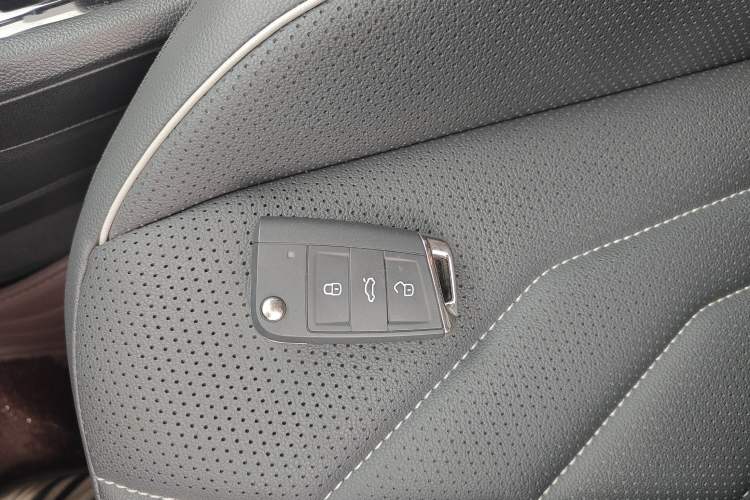 Used Volkswagen Tiguan L 2023 Restyled 330TSI Automatic Two-Wheel Drive R-Line Enhanced Comfort Version Vehicle Key