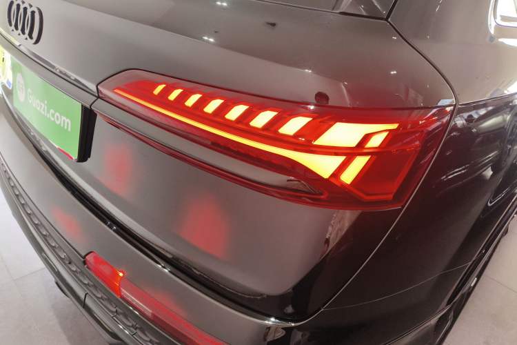 Used Audi Q7 2024 45 TFSI quattro S line Black Warrior Edition
