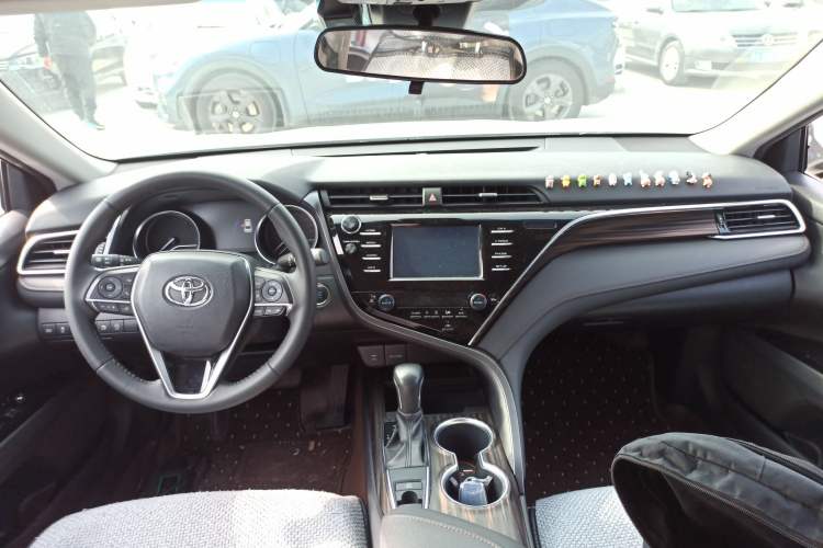 Used Toyota Camry 2018 2.0G Luxury Edition Center Console