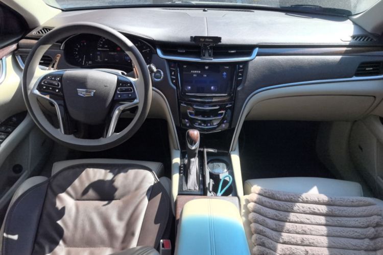 Used Cadillac XTS 2013 28T Luxury Model Center Console