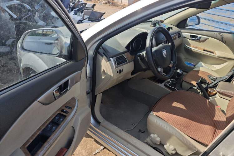 Used Buick Excelle 2015 1.5L Manual Classic Trim
