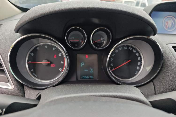 Used Buick Encore 2014 1.4T Automatic Two-Wheel Drive Urban Elite Model Instrument Cluster