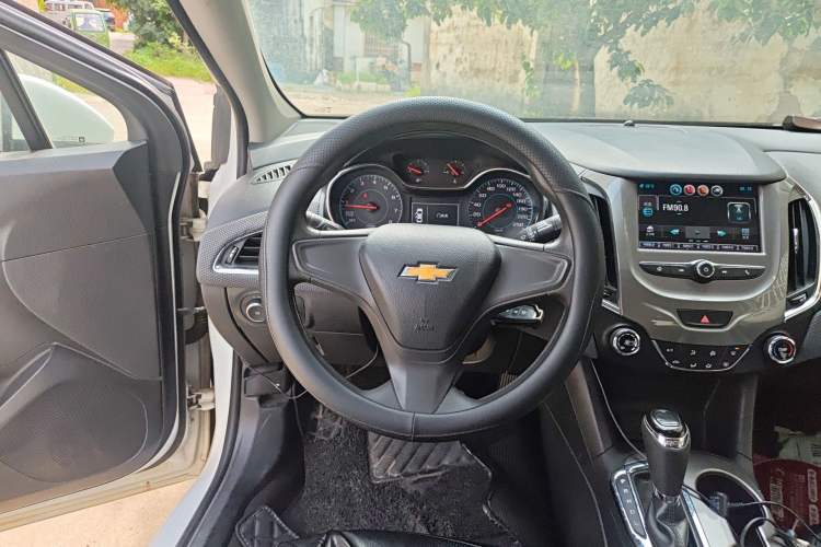 Used Chevrolet Cruze 2017 1.4T Dual-Clutch Pioneer Sunroof Edition Steering Wheel