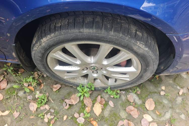 Used Skoda Octavia 2010 2.0 TSI RS Right Front Wheel Hub