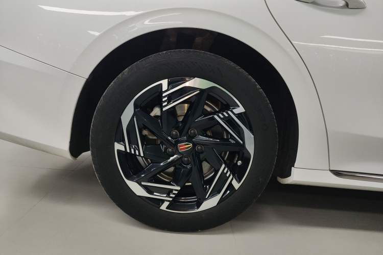 Used Hongqi H6 2023 2.0T Zhiyi Version Right Rear Wheel Hub