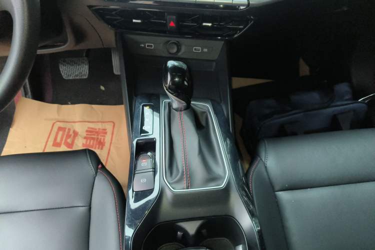 Used MG 5 2023 180 DVVT CVT Luxury Edition Gear Lever