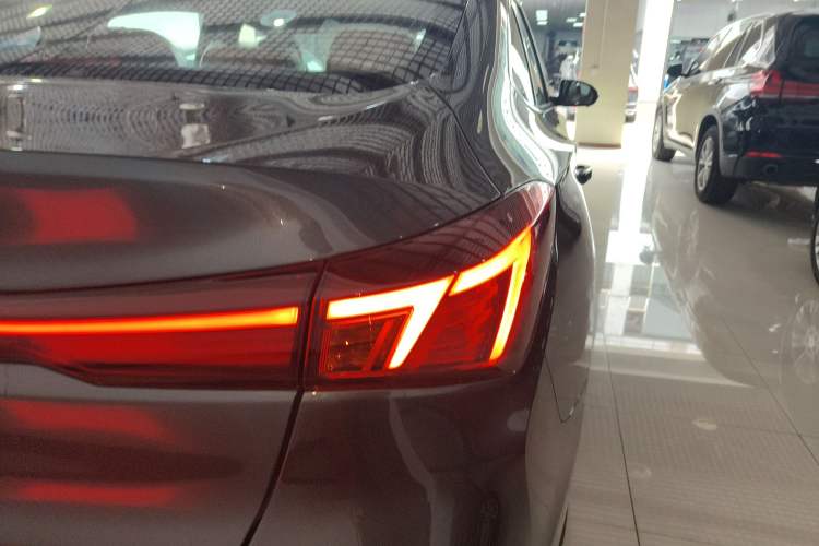 Used CHANGAN Eado 2025 PLUS 1.4T Dual-Clutch High-Energy Version Exterior 3