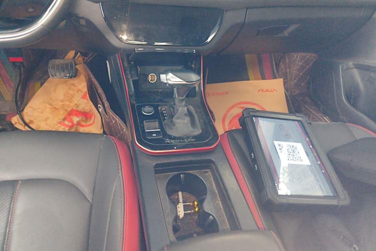 Used Dongfeng Aeolus Yixuan 2021 230T Automatic Chasing Shadow Edition Gear Lever