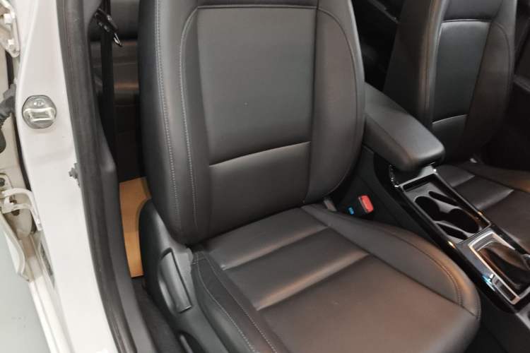 Used Hyundai Mistra 2014 1.8L Automatic Smart GLS Right Front Seat