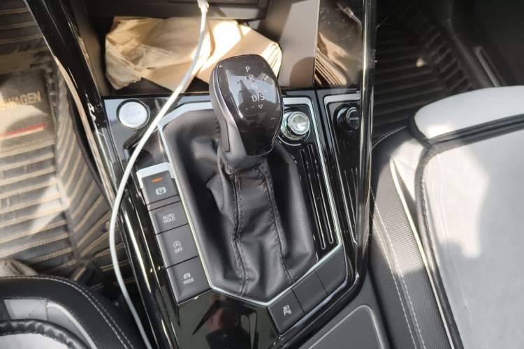 Used Volkswagen Tayron 2023 330TSI Two-Wheel-Drive R-Line High-Energy Version Gear Lever
