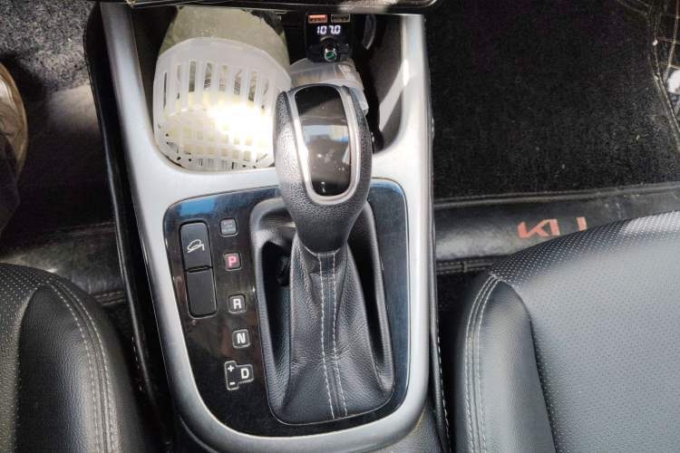 Used Kia KX3 2015 1.6L Automatic Two-Wheel Drive DLX Gear Lever