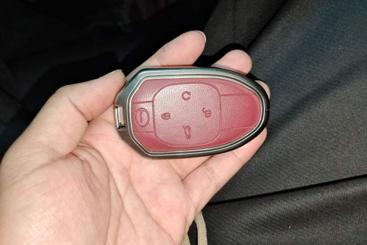 Used GAC Trumpchi GS8 2025 Linghang Series 2.0 TGDI Two-Wheel-Drive Luxury Edition 5 Seats Vehicle Key