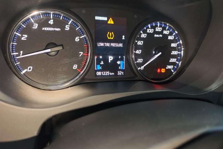 Used Mitsubishi Outlander 2019 2.4L 4x4 Zhi Xiang Edition 7 Seats China VI Standard