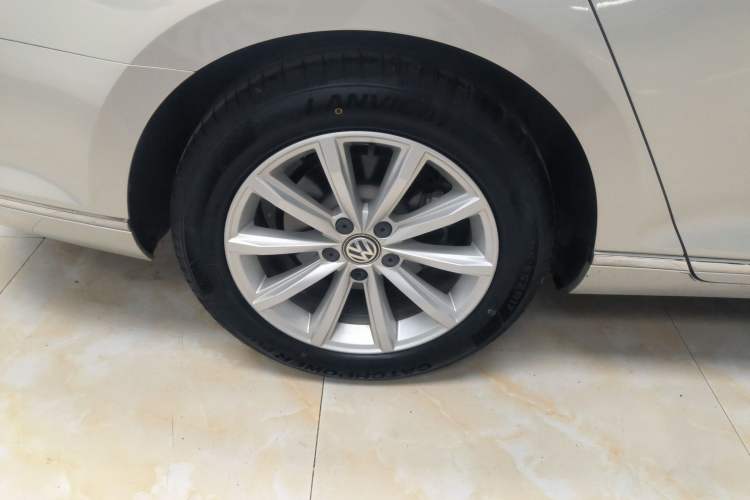 Used Volkswagen Magotan 2019 330TSI DSG Leading Model China VI Standard Right Rear Wheel Hub