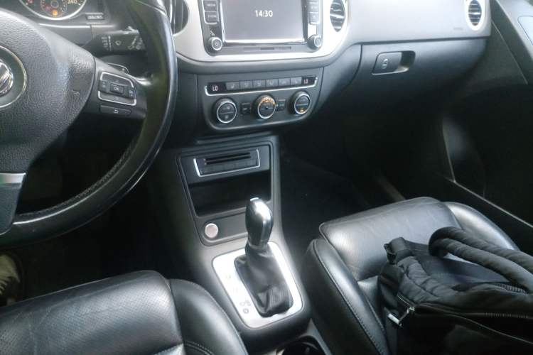 Used Volkswagen Tiguan L 2015 1.8TSI Automatic All-Wheel-Drive Luxury Model
