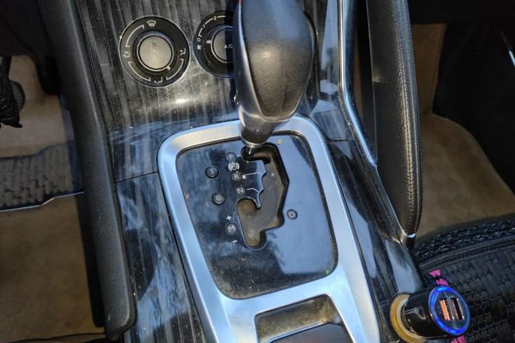 Used Peugeot 3008 2015 1.6THP Automatic Classic Edition Gear Lever