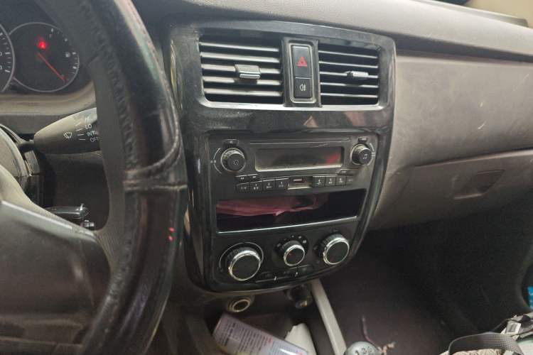 Used Wuling Rongguang V 2016 1.2L Standard Version
