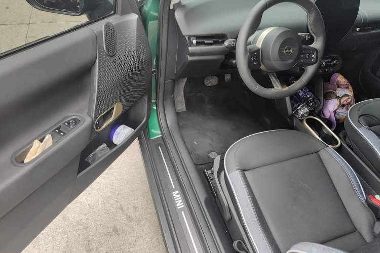 Used MINI Electric COOPER 2024 456km COOPER E Classic Edition