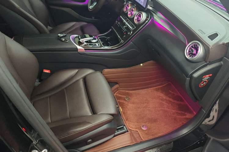 Used Mercedes-Benz GLC 2018 Facelifted GLC 260 4MATIC Dynamic Edition Right Front Seat