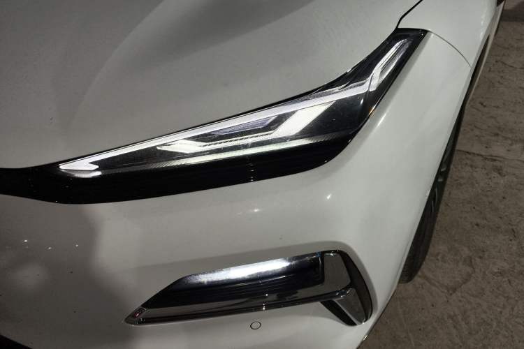 Used Geely Galaxy Galaxy 8 2025 130km EM-i Prestige Edition
