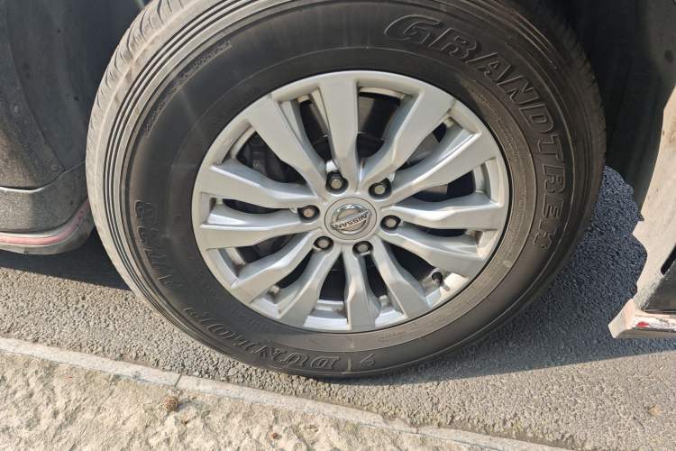 Used Nissan Patrol 2018 4.0L LinkedIn Edition Right Front Wheel Hub