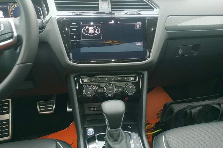 Used Volkswagen Tiguan L 2020 330TSI Automatic Two-Wheel Drive R-Line Flagship Version China VI Standard