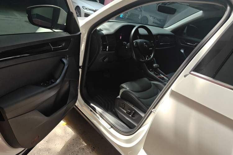 Used Skoda Kodiaq 2019 Facelifted TSI330 5-Seater Two-Wheel-Drive Luxury Enjoyment Edition China VI Standard Driver Seat