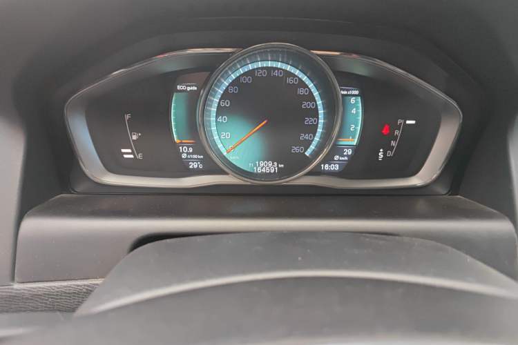 Used Volvo XC60 2015 T5 Smart Upgrade Model Odometer Close Up