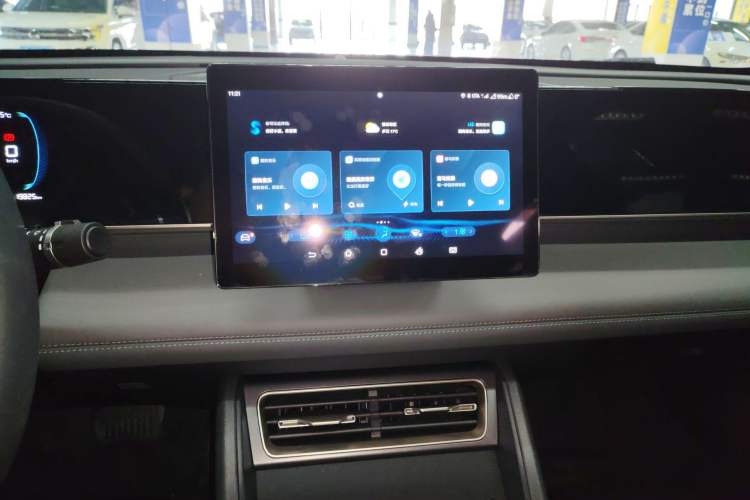 Used BYD Qin L 2025 DM-i Smart Drive 80KM Leading Model Audio And AC Panel