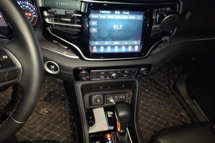 Used Jeep Grand Commander 2020 2.0T Two-Wheel Drive Elite Version Audio And AC Panel