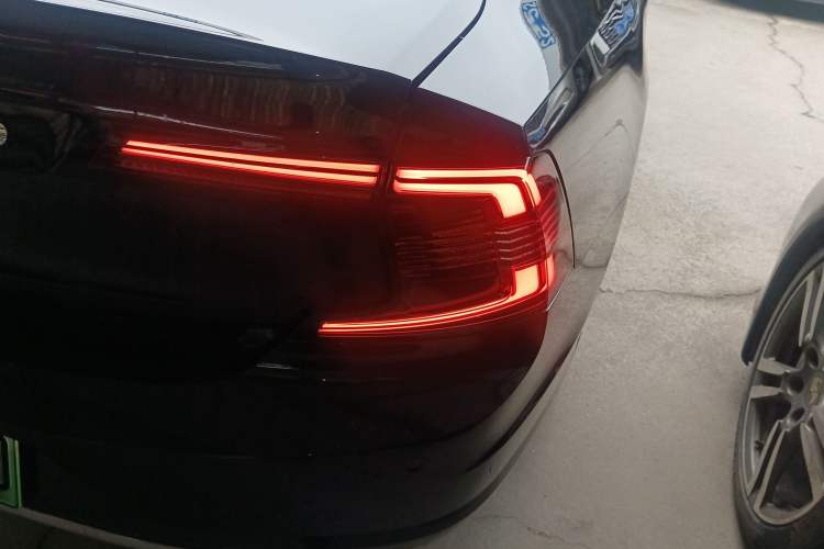 Used Volvo S90 New Energy 2022 T8 eDrive Hybrid Luxury Edition Exterior 3