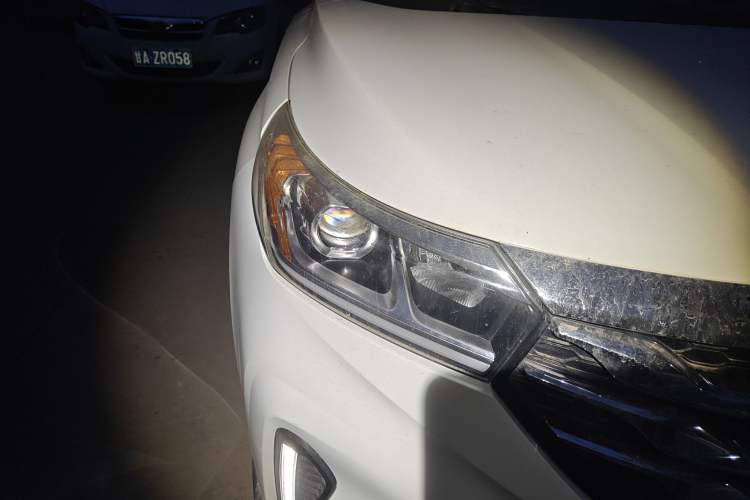 Used GAC Trumpchi GS4 2018 235T Automatic Two-Wheel Drive Elite Edition Right Front Headlight