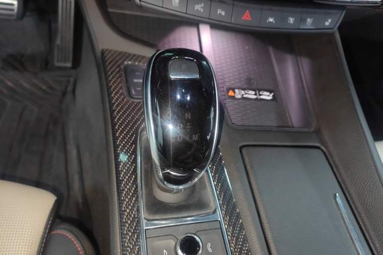 Used Cadillac CT5 2025 28T Track Performance Edition + Peak Track Optional Package Gear Lever